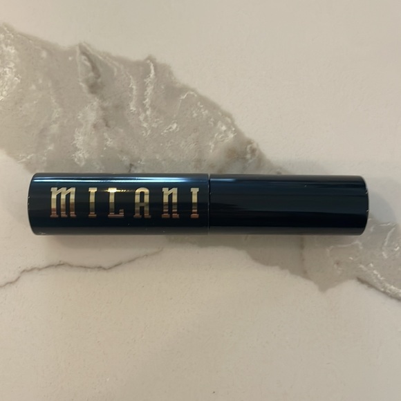 🌸5/$25🌸 Milani highly rated anti gravity mascara - Picture 2 of 2